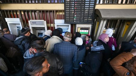 Major Banks Announce Closure of 102 Branches, Impacting High Street Presence
