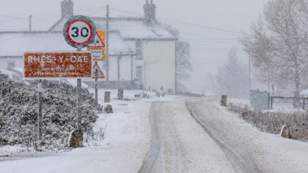 UK Cold Health Alerts and Potential Snowfall Areas Over the New Year Period