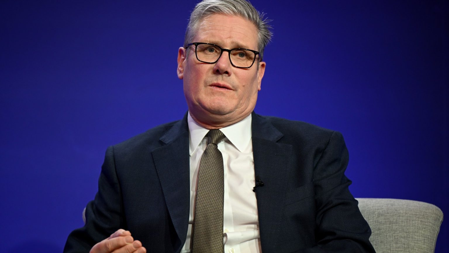UK Economic Outlook Bleakest for 2025, Starmer Warned
