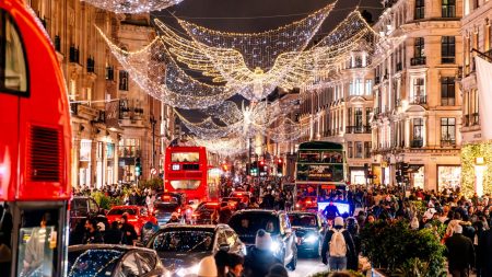 Consumers Projected to Spend £20 Million Hourly on Last-Minute Christmas Purchases This Weekend