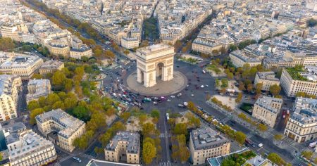 Man Apprehended for Alleged Bomb Threat at Arc de Triomphe