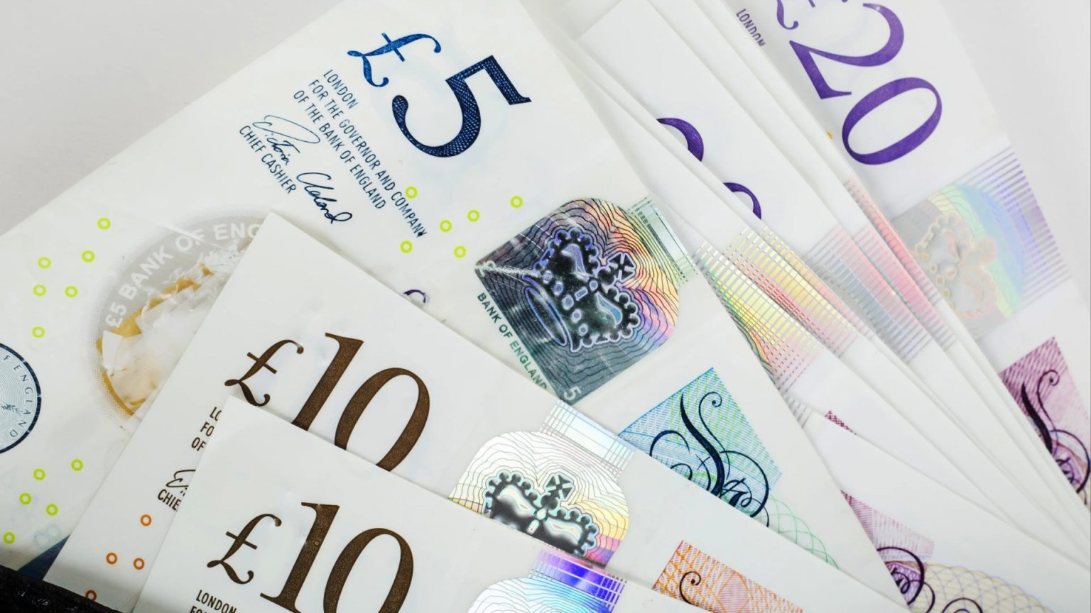 Individuals Receiving Universal Credit and Other Benefits May Be Eligible for Up to £8,017 in Christmas Assistance