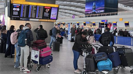 Heathrow Airport Experiences Significant Disruptions Due to Severe Gales During Peak Holiday Travel Period