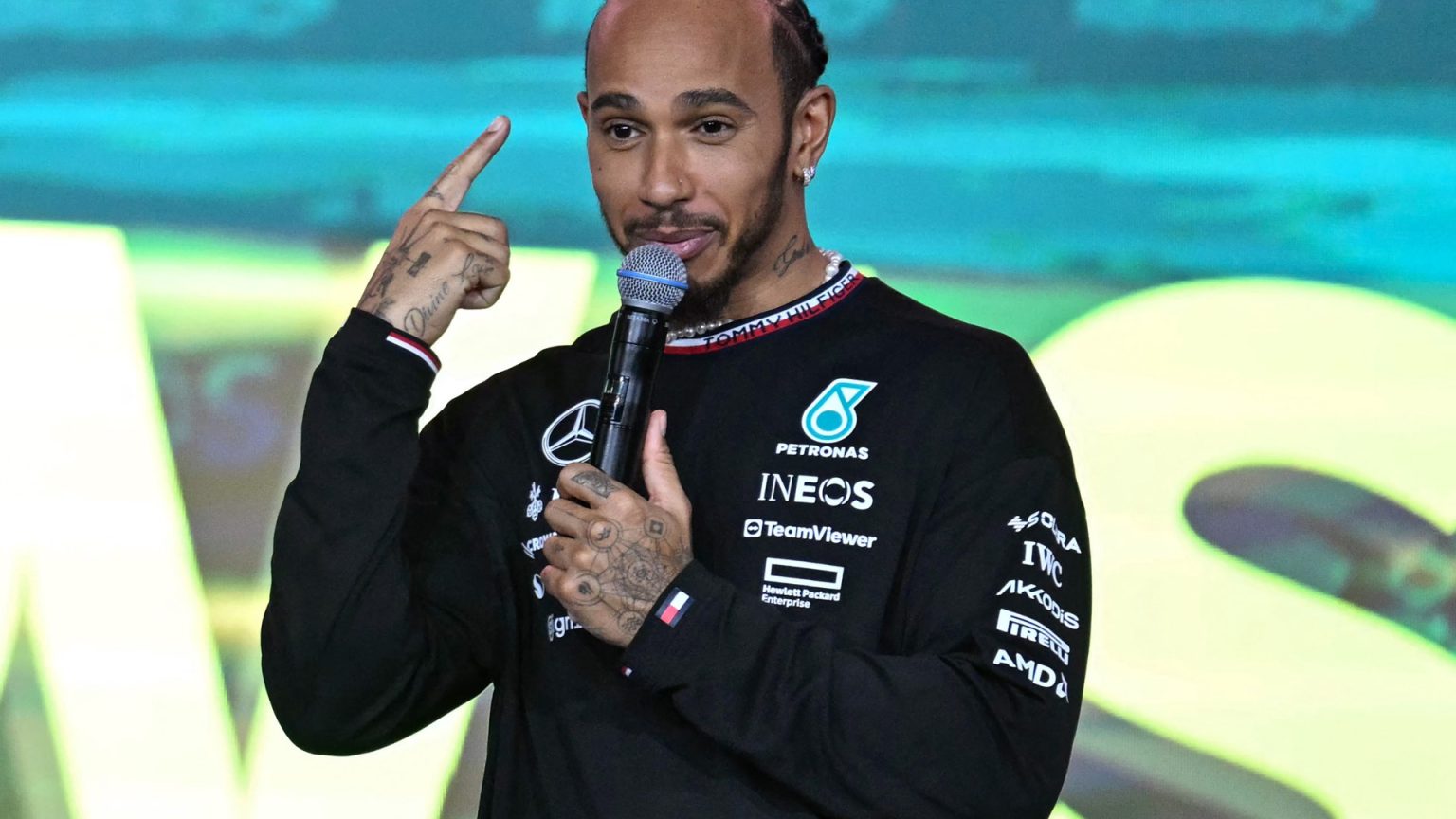 Hamilton Undertakes Italian Language Study Following Ferrari Move and F1 Chief’s Warning