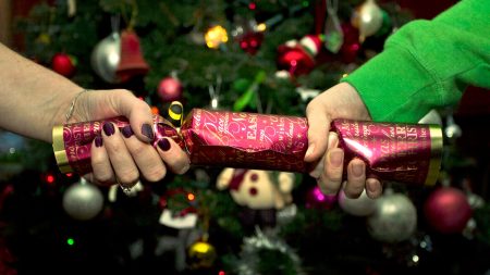 Creating Festive Christmas Crackers: Three Economical DIY Techniques
