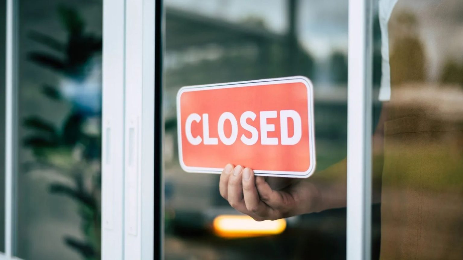Iconic UK Fashion Retailer to Cease Operations After 32 Years