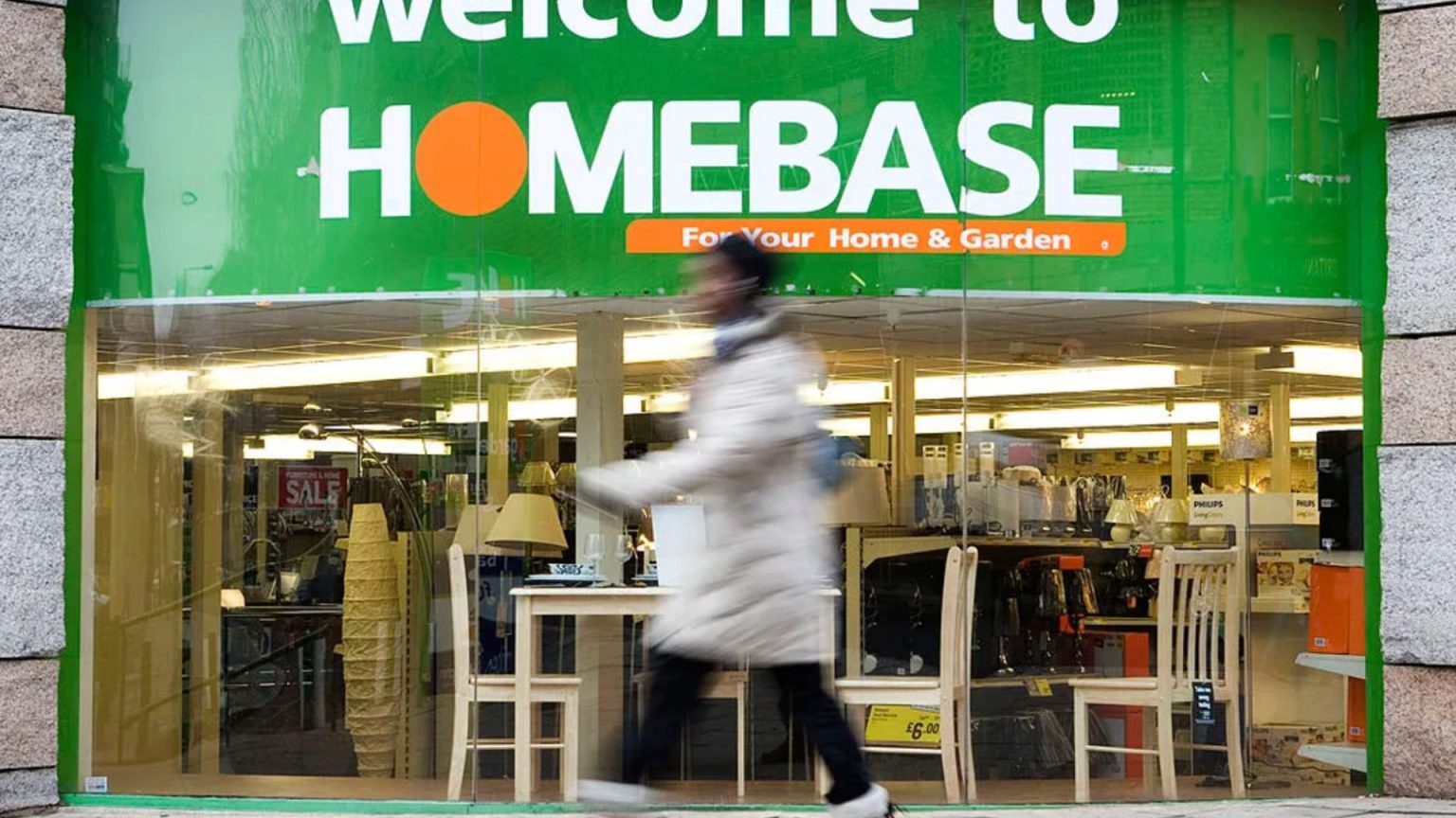 Homebase Distributes Free Christmas Trees, Prompting Customer Rush.
