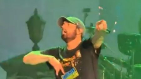 Eminem Returns to Stage with Controversial Performance Following Mother’s Passing