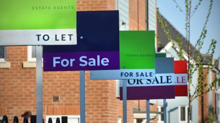 Zoopla Forecasts UK House Price Growth Resumption in 2024 and 2025