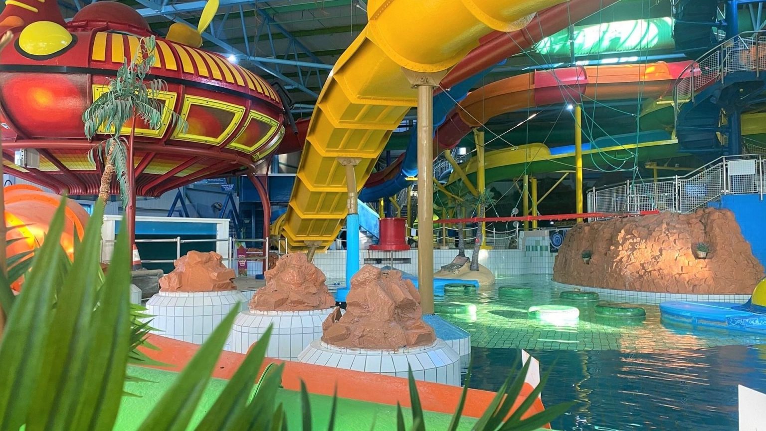UK Indoor Waterpark Offers Tropical Escape With 30 Attractions and Balmy 31°C Winter Temperatures