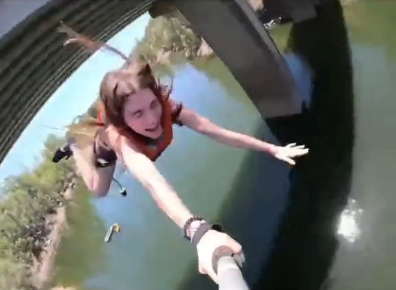 Bungee Jump Instructor’s Actions Spark Controversy After Video Shows Hesitant Jumper Being Pushed