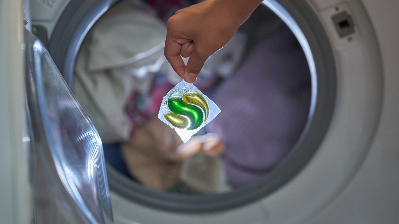 Essential Cleaning & Laundry Savings: Five Year-Round Supermarket Deals