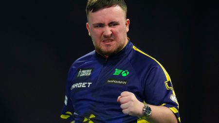 Littler Dominates Bunting to Secure World Championship Final Against Van Gerwen