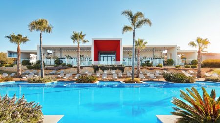 Lucky winners bag a week in the sun with surprise stars in Jet2holidays’ Big Family Getaway competition