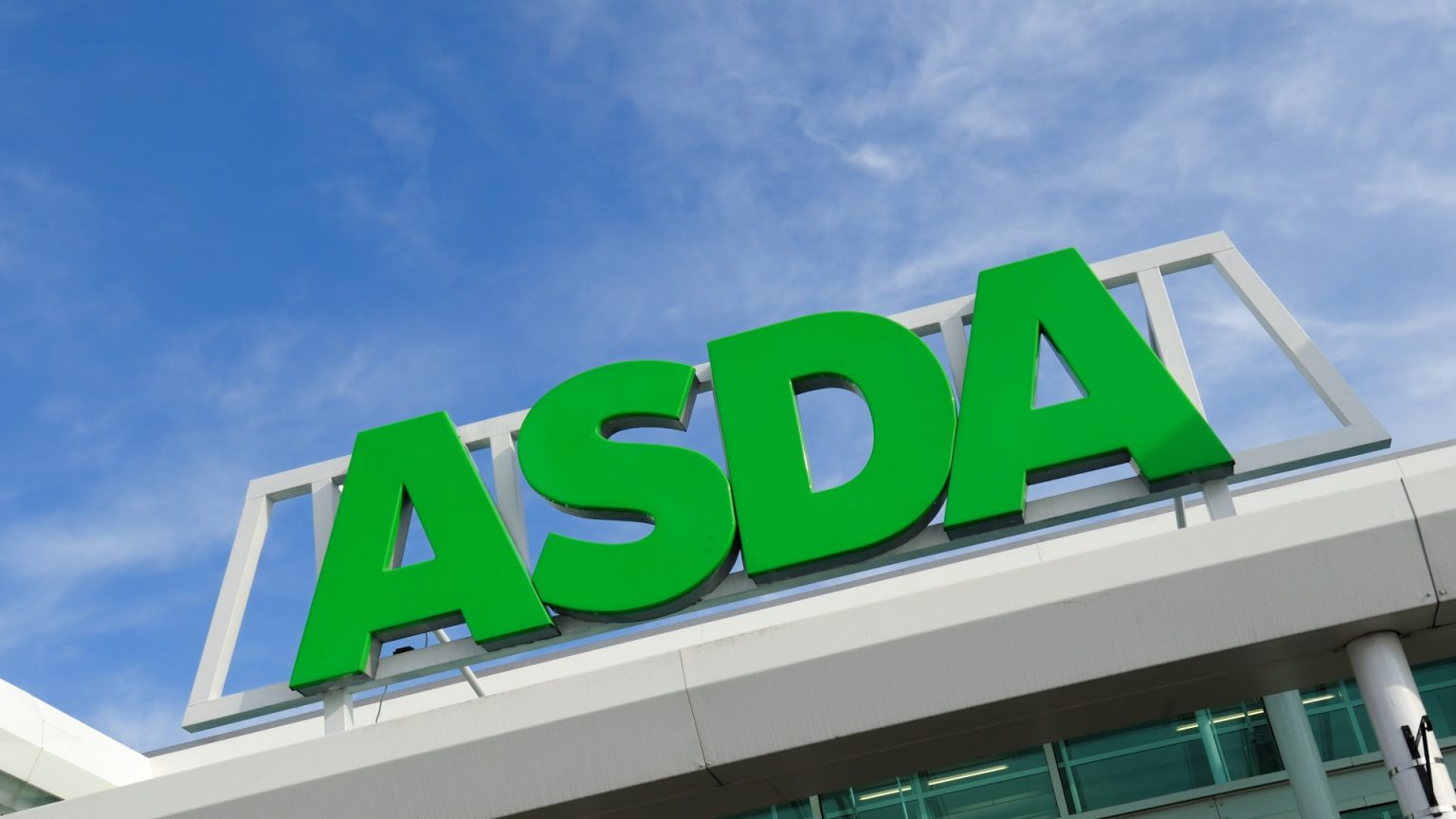 Asda shoppers fill baskets with cosy throws slashed to £1.70 from £15.50