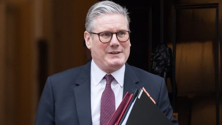 Keir Starmer ‘ready to deploy British troops in Ukraine’ ahead of meeting with EU leaders over Russia peace talks