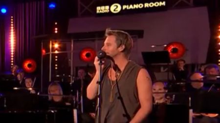 Emotional moment 90s pop icon fights back tears live on Radio 2 before singing for best friend two weeks after his death