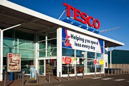 Tesco shoppers clear shelves of Lindt chocs scanning for £1.88 instead of £7.50