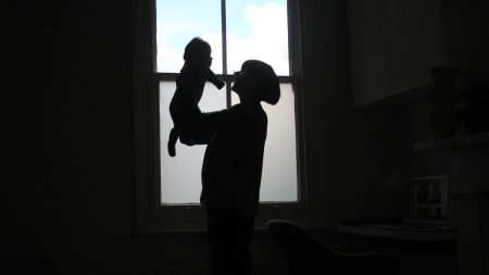Mum’s horror as female stranger ‘breaks into her home & tries to kidnap her baby’ while she stepped out for cigarette – The Sun