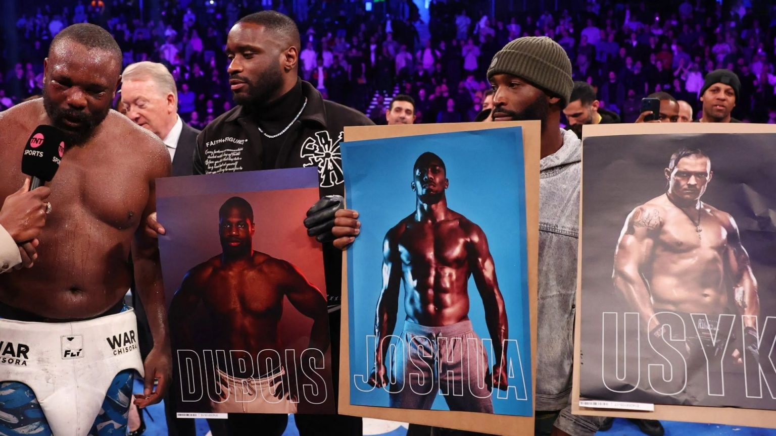 Incredible moment Derek Chisora asks CROWD to decide if he fights Joshua, Usyk or Dubois next in final blockbuster bout