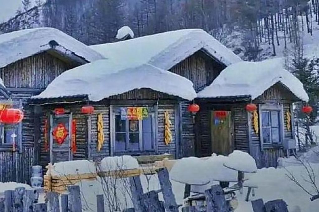 More Chinese fakery fury as winter wonderland attraction forced to apologise over snowy snaps…can YOU spot what’s wrong?
