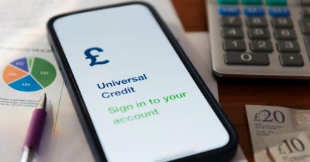 Universal Credit website goes down leaving users unable to access accounts