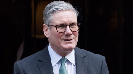 Step up efforts to unlock £250bn in frozen assets from ‘Putin’s bank’ to help Ukraine, Keir Starmer urged