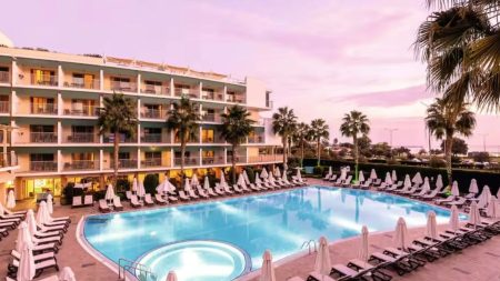 TUI hotel named best in the world by Brits has huge swimming pool and is right by the beach