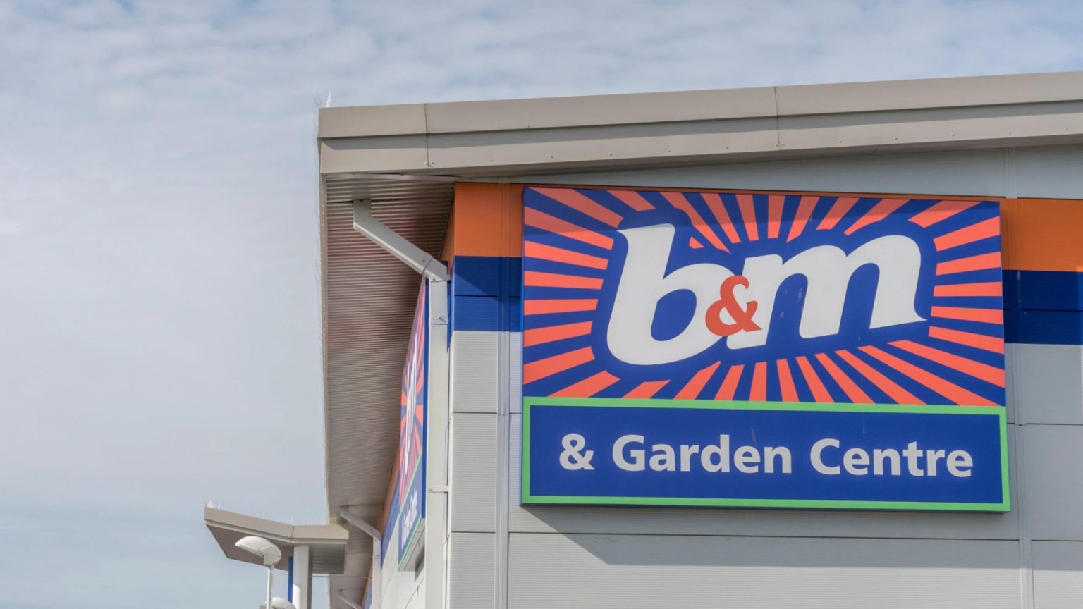 B&M shoppers rushing to buy THREE new flavours of beloved sweet scanning for just 49p