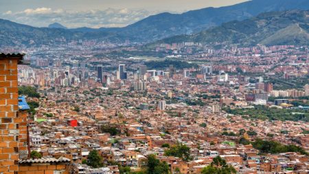 Colombian cops ‘hunt British tourist’ after smell leads police to find body decomposing in apartment