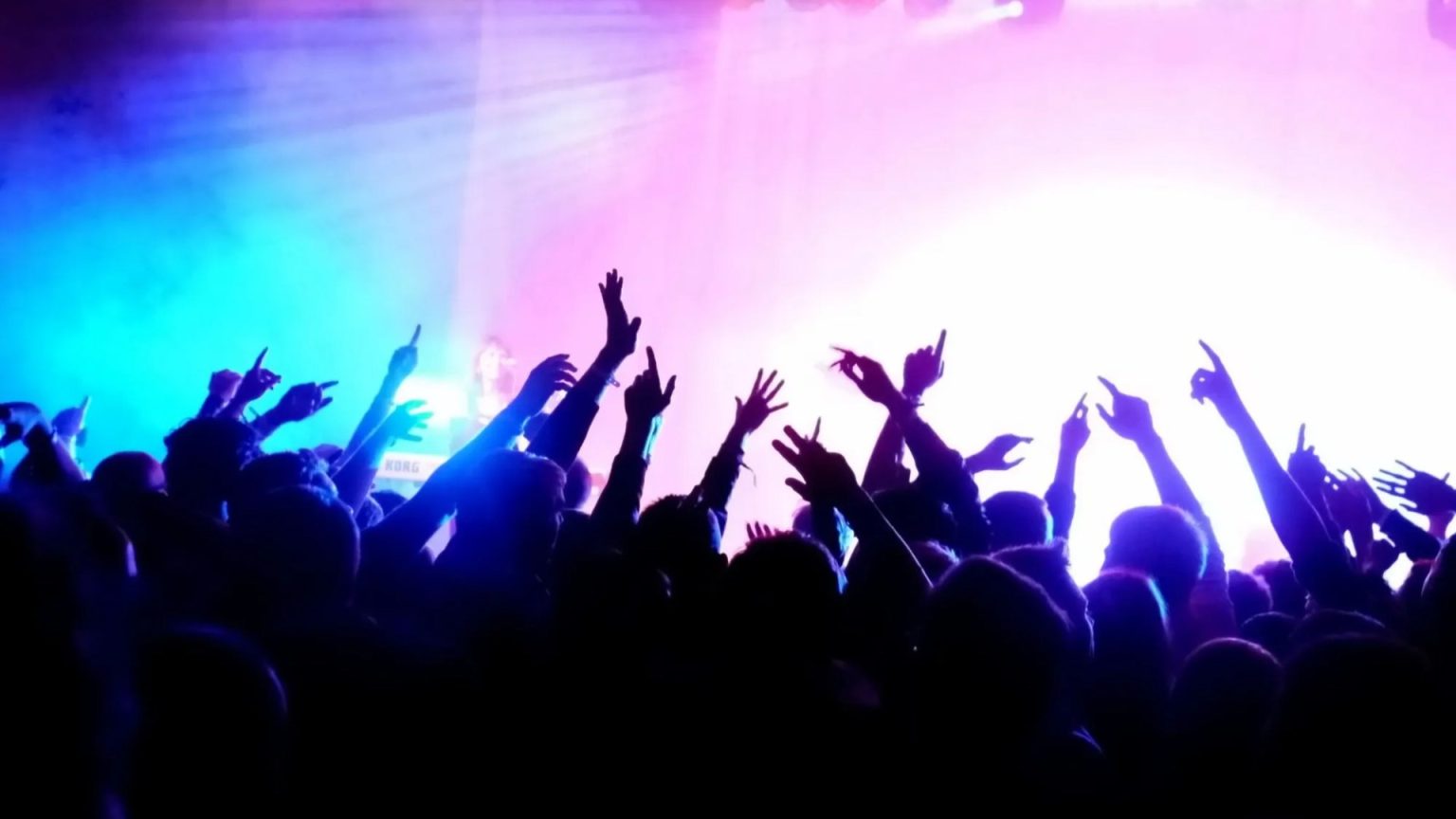 Huge Brit rocker forced to cancel performance amid ‘dangerous’ safety concerns