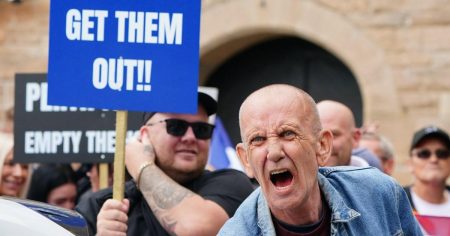 I volunteer with refugees – I wish protesters could meet those they hate