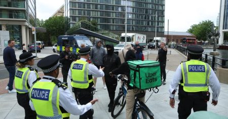 Anti-migrant mob stop Uber Eats burger delivery to Canary Wharf hotel