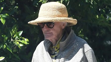 Emmy-winning actress who appeared in hit sitcom with her husband is unrecognizable in rare outing – can you guess who?