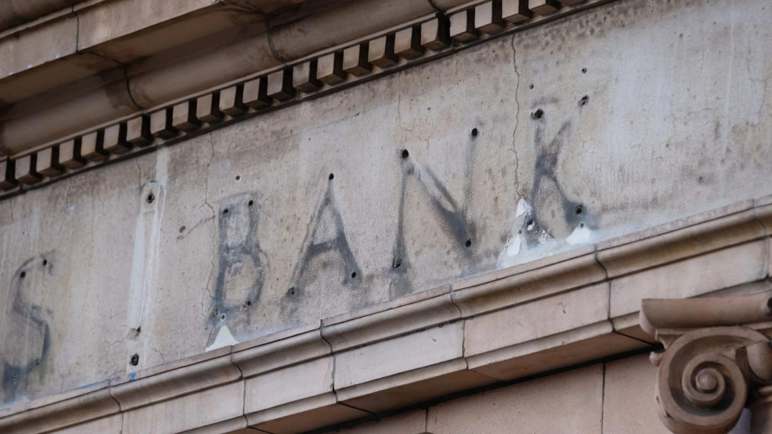 Major high street bank to slash opening hours for 40 branches – is your local on the list?