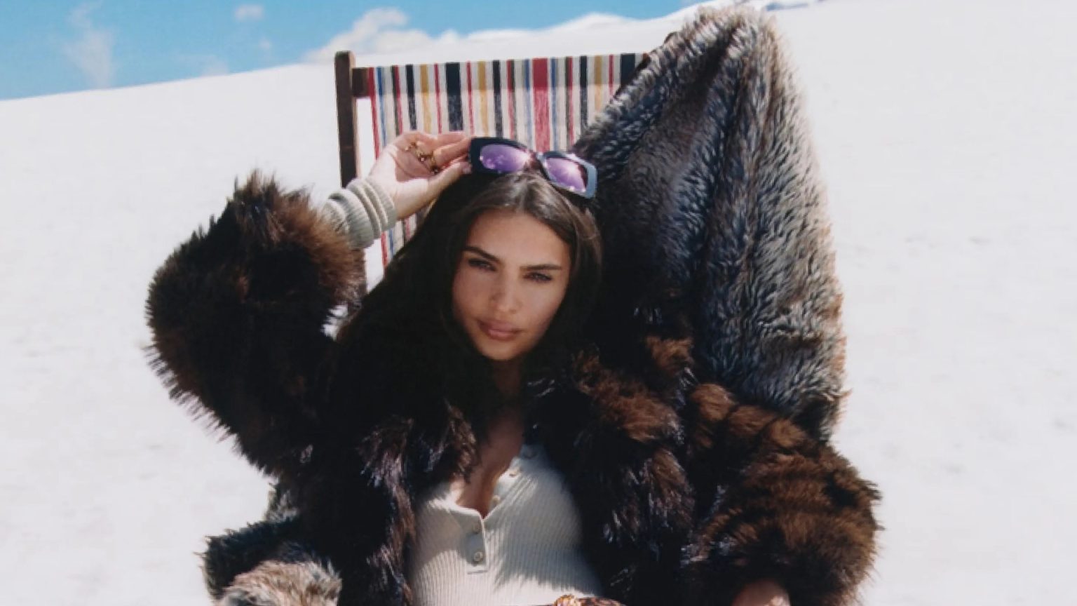 Emily Ratajkowski wows in a woolly hat & hot pants as she hits snowy ski slopes