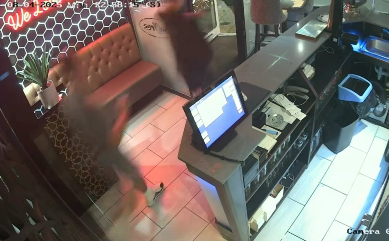 Shocking moment dine and dashers run out of restaurant after racking up £200 bill before staff give chase – The Sun