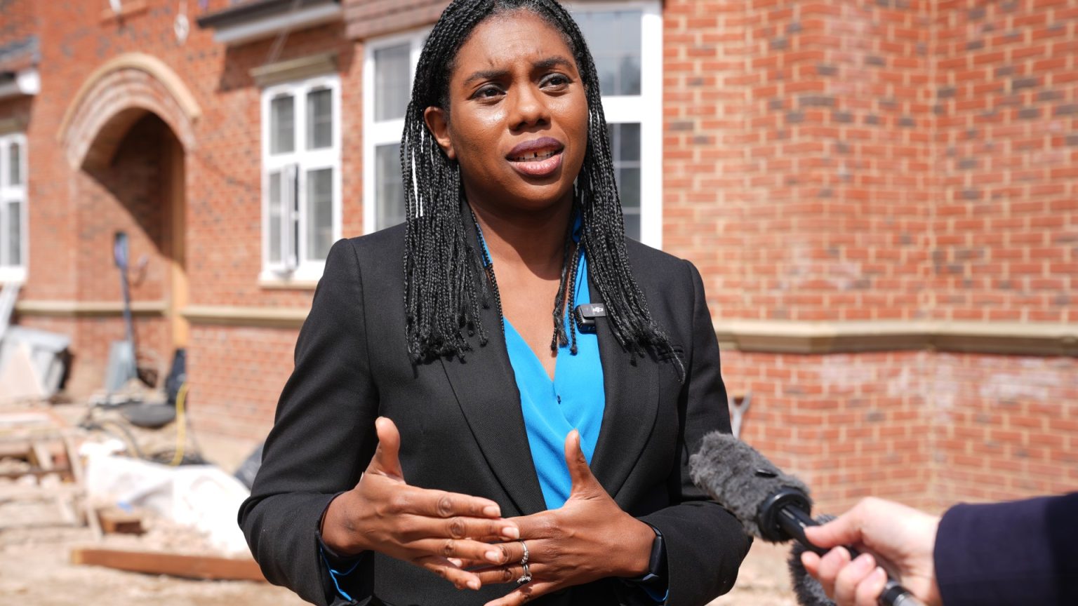 Kemi Badenoch throws down gauntlet to Keir Starmer and demands no stealth taxes on Brits