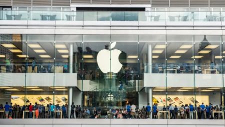 Apple is shutting big city centre store tomorrow in blow to high street shoppers