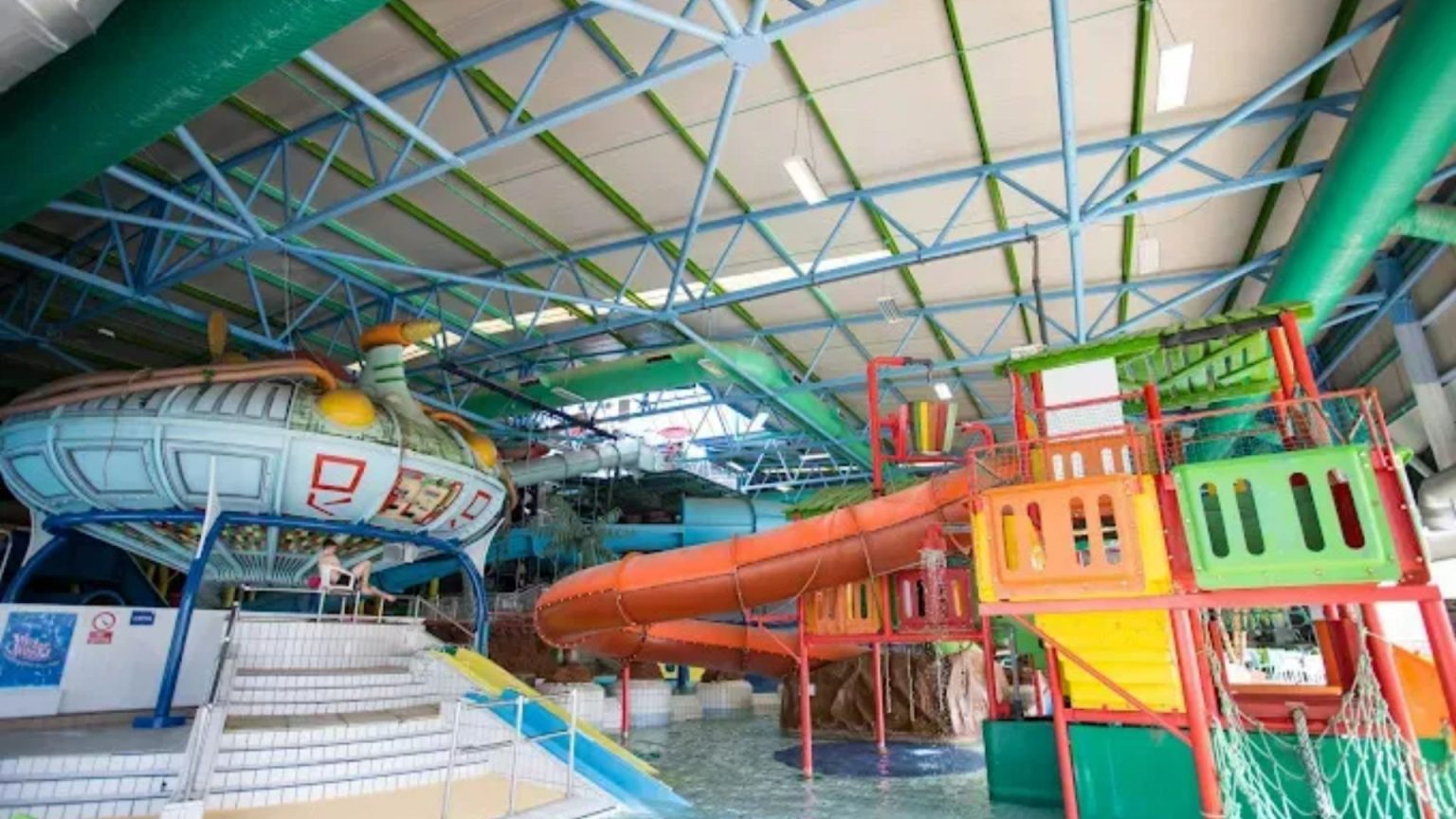 Girl, 4, tragically dies at popular waterpark’s swimming pool as company left ‘in shock’ & cops launch probe – The Sun