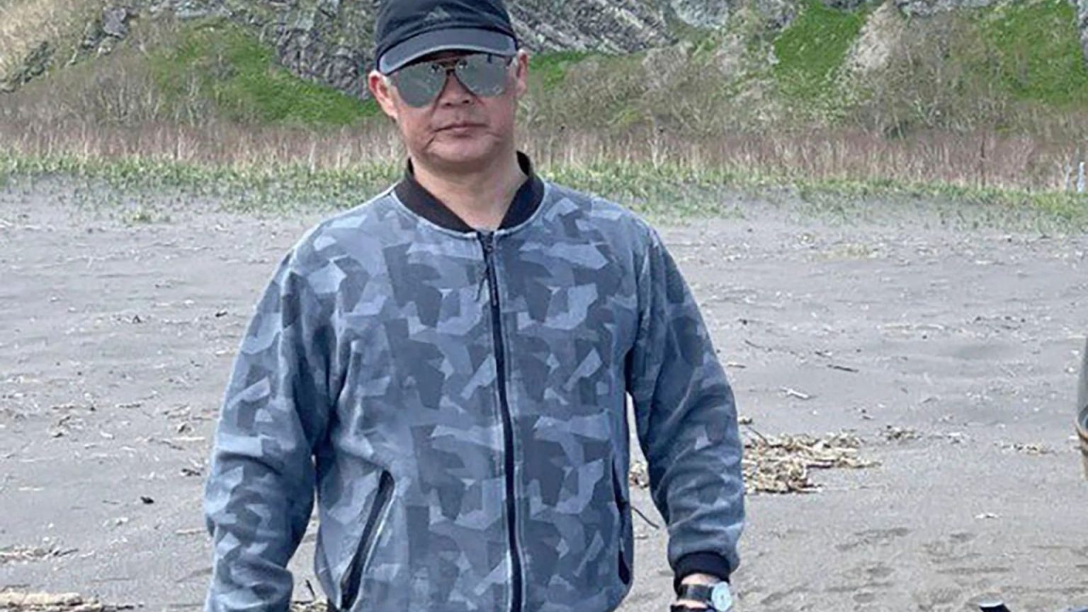 Pilot suffers fatal heart attack while flying tourists over erupting volcano… but wrestled down helicopter as he died