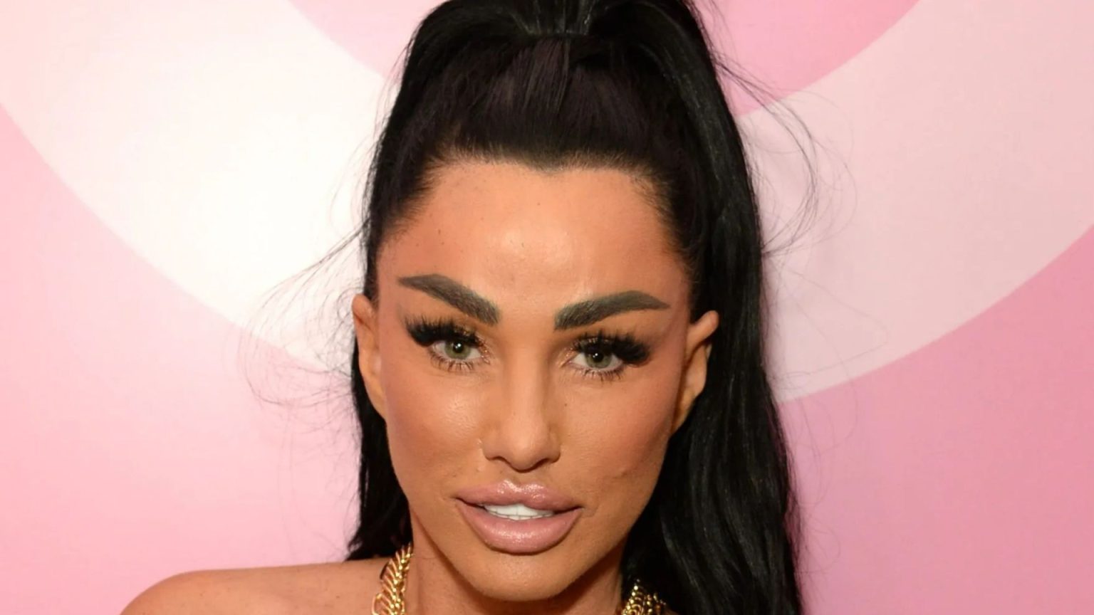 Katie Price finds new home as she rents £4,500 a month three bed mansion in the countryside