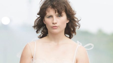 Nepo-baby with nineties music superstar mum walks the runway at fashion week – but can you guess her popstar parent?