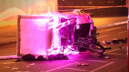 Three rushed to hospital after rickshaw crashes with double-decker-bus in central London
