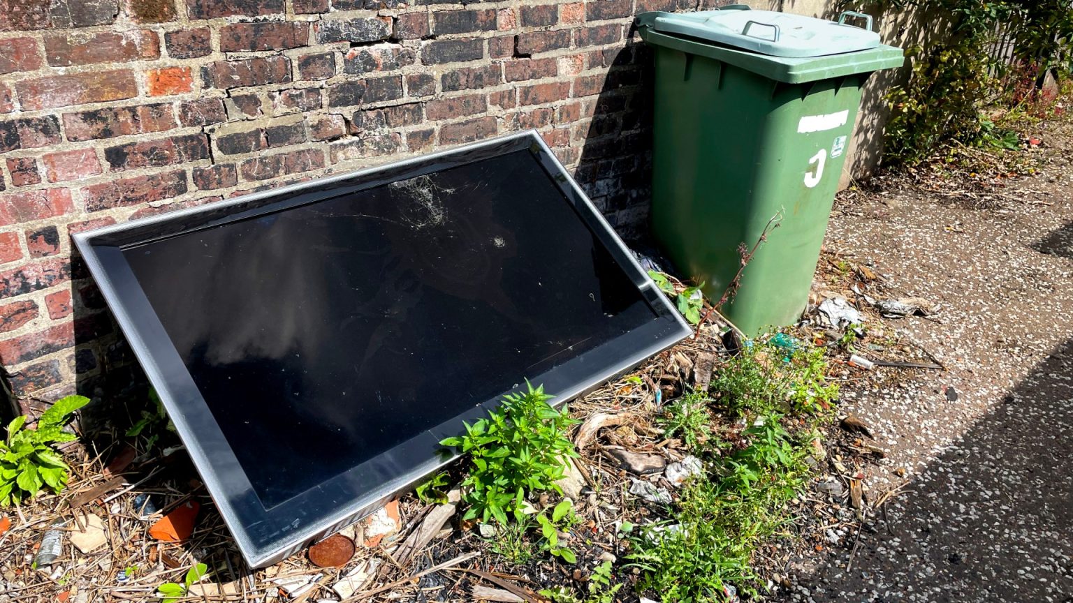 Online shopping giants Amazon and eBay to pay the price for electrical waste