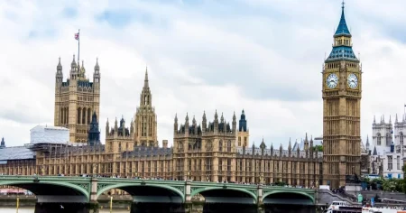 Politicians patronise teenagers like me – then offer us nothing