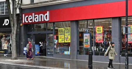 Iceland boss says ‘two-tier policing’ happened in one of his London stores