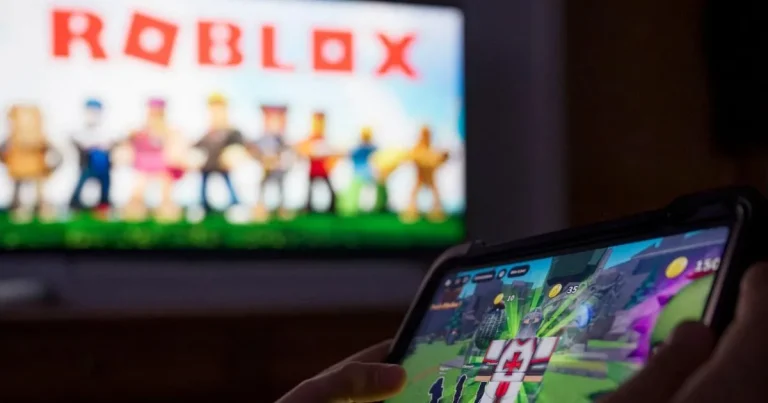 Thousands of kids force Putin to back down over Roblox ban