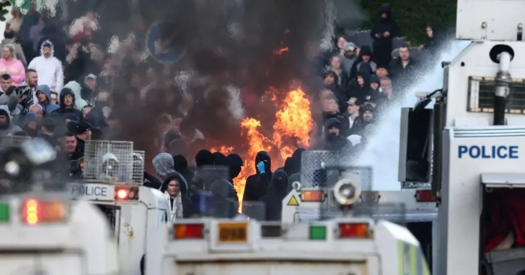 Belfast riots latest: Rioters dodge police water cannons to hurl bricks in Antrim | News UK
