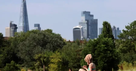 UK heatwave latest: Do not travel warnings issued before extreme heat alert begins | News UK